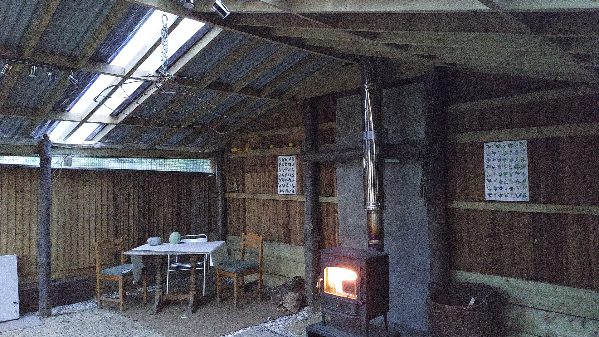 Warm barn wide interior good atmospheric (002)